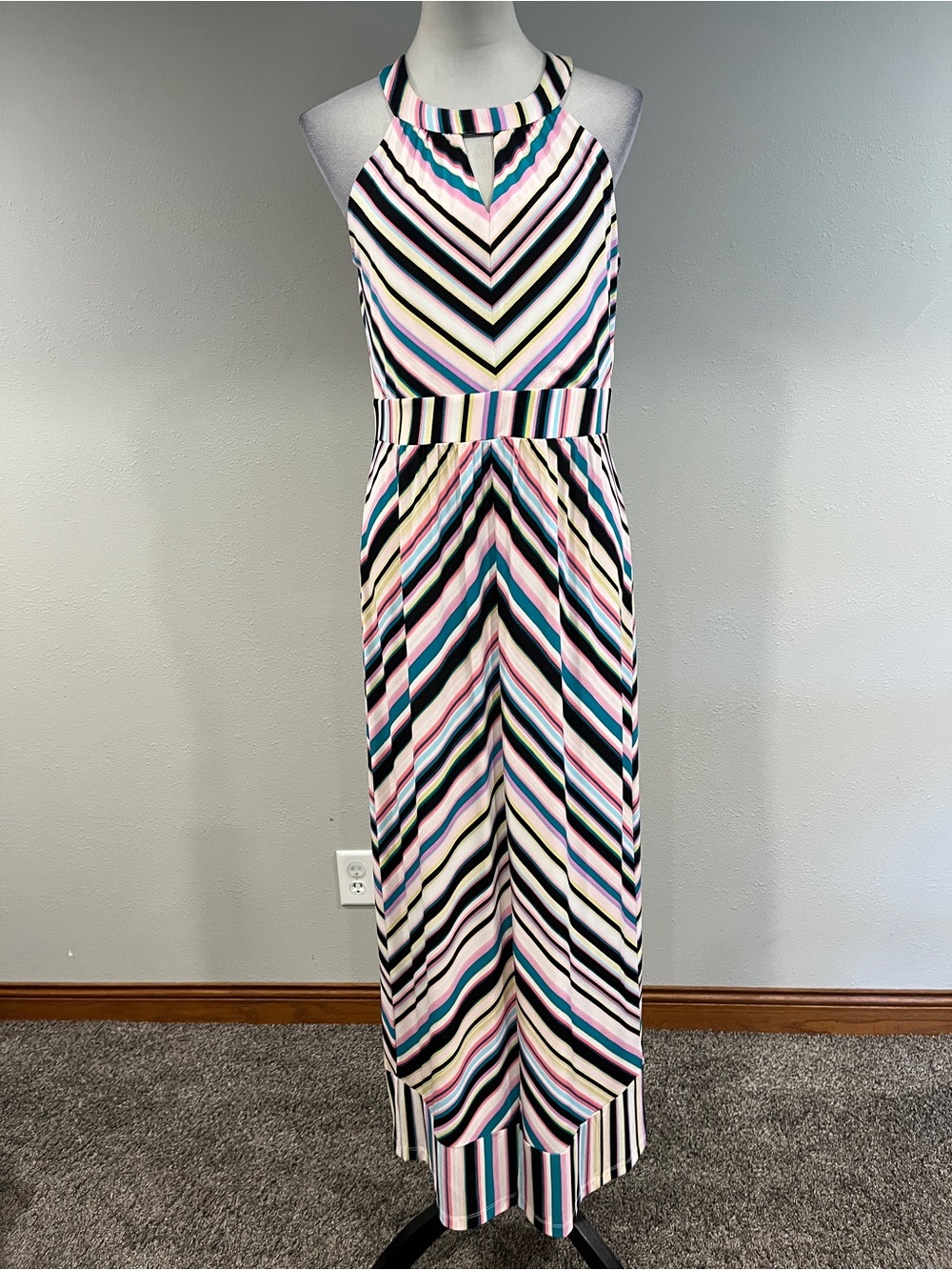 Roz & Ali Striped Halter Maxi Dress in Multicolor size medium